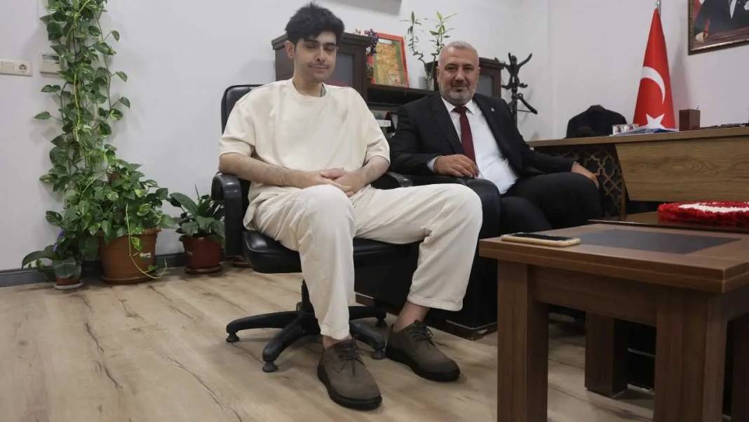 Hatay’da Depremzede Genç 3 Yıl Sonra İlk Kez Evden Çıktı! 3